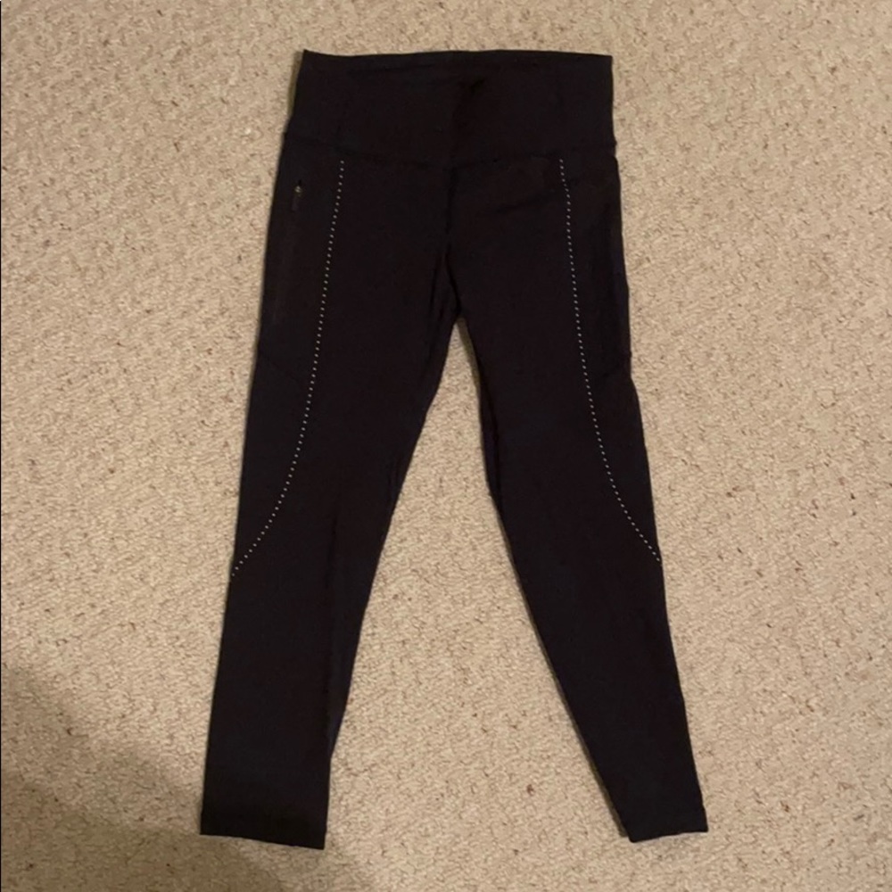 NWOT Navy Lululemon cropped leggings (6)